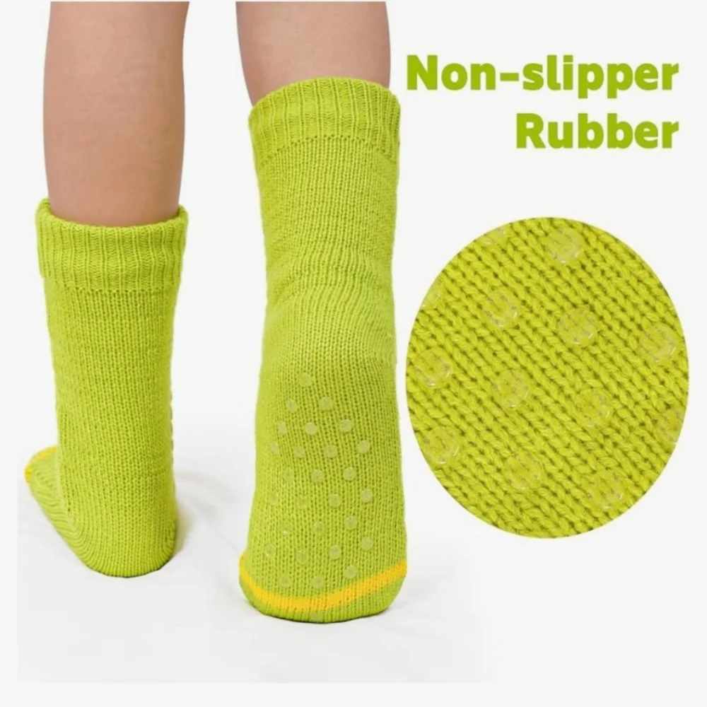 Bioworld Grinch Sherpa Lined Santa Hat Knit Slipper Socks NWT (Shoe 5-10)